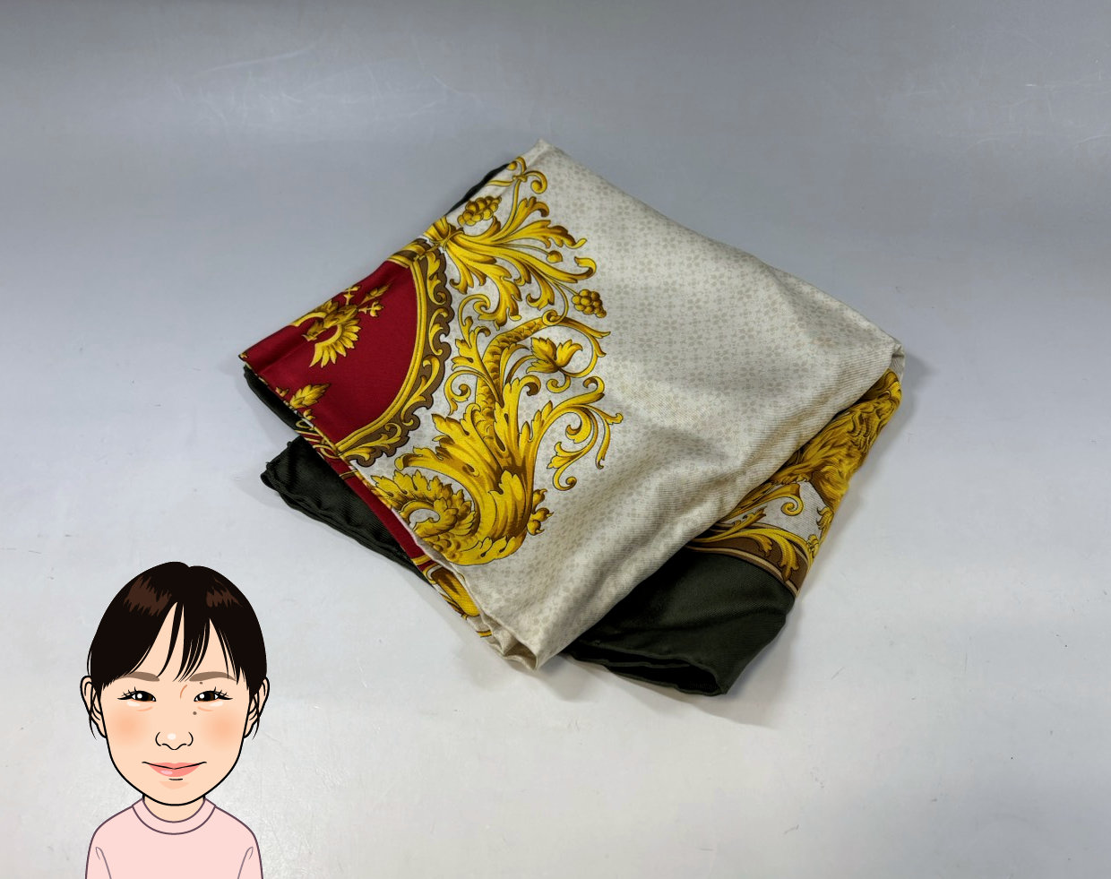 CELINE【セリーヌ】緑×白 シルク 獅子柄 スカーフ 画像1