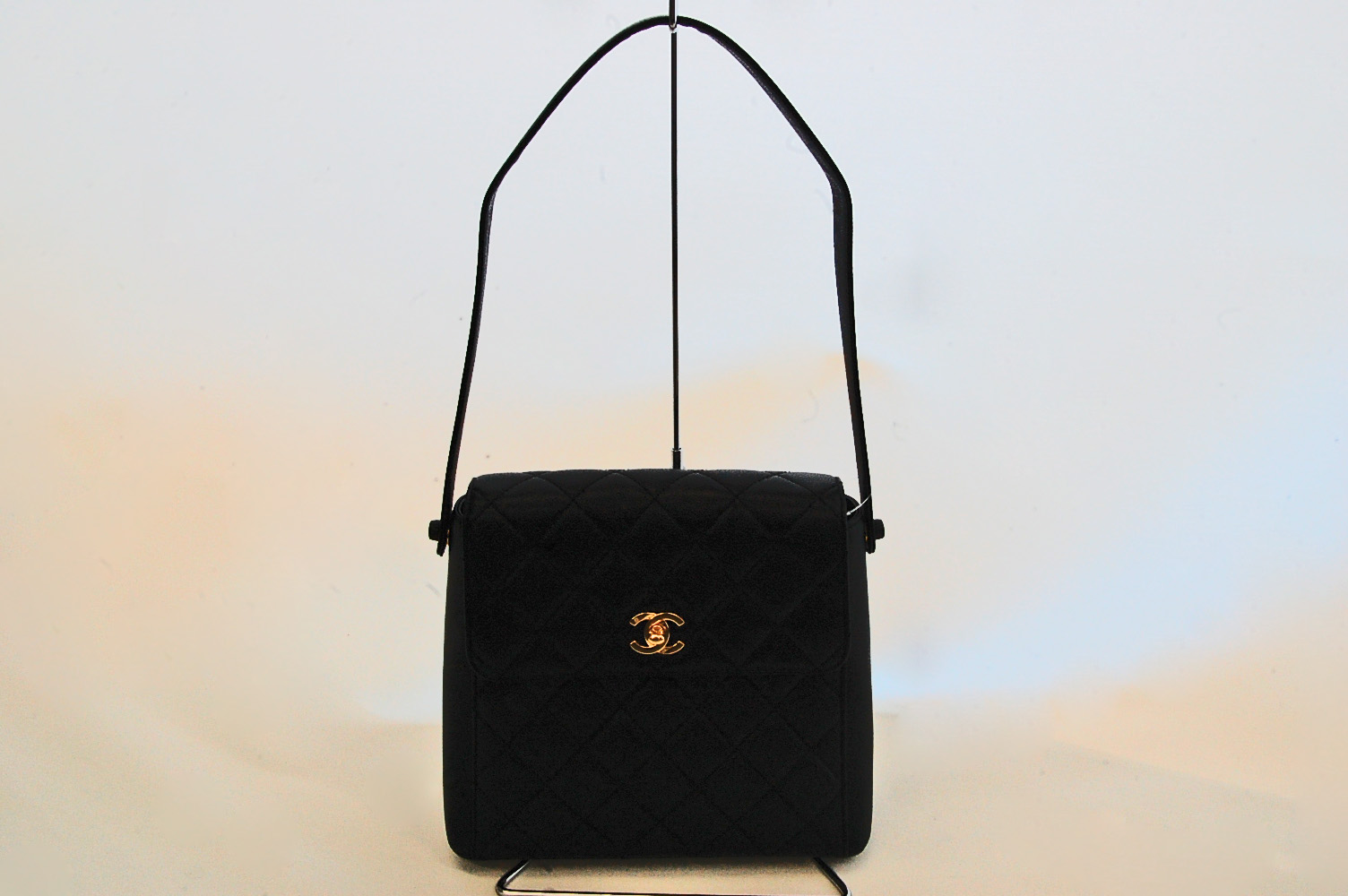 CHANEL【シャネル】キャビアスキン マトラッセ バッグ 画像1