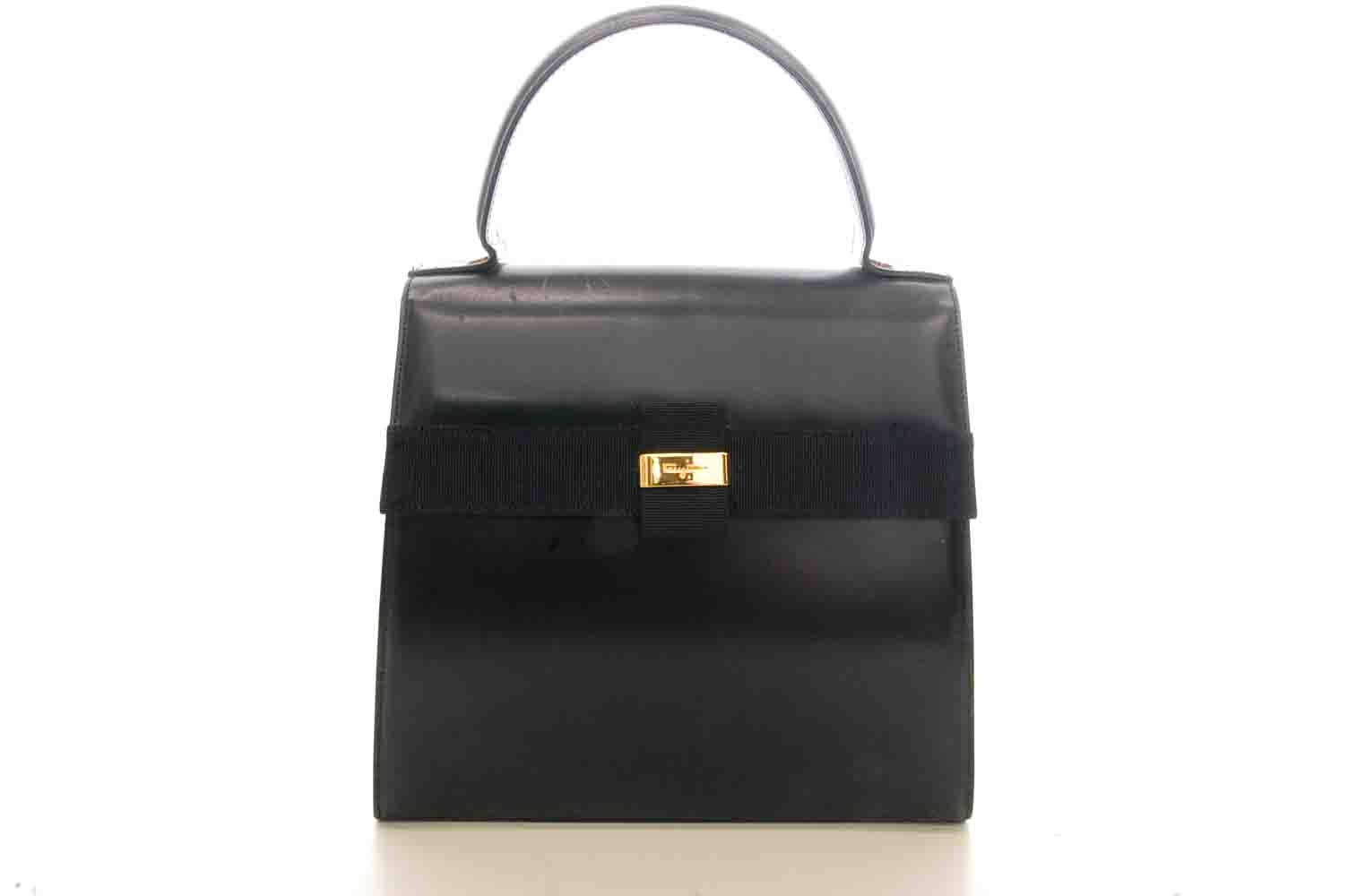 Salvatore Ferragamo【フェラガモ】ヴァラ ボックスカーフ ショルダー ハンドバッグ 画像1