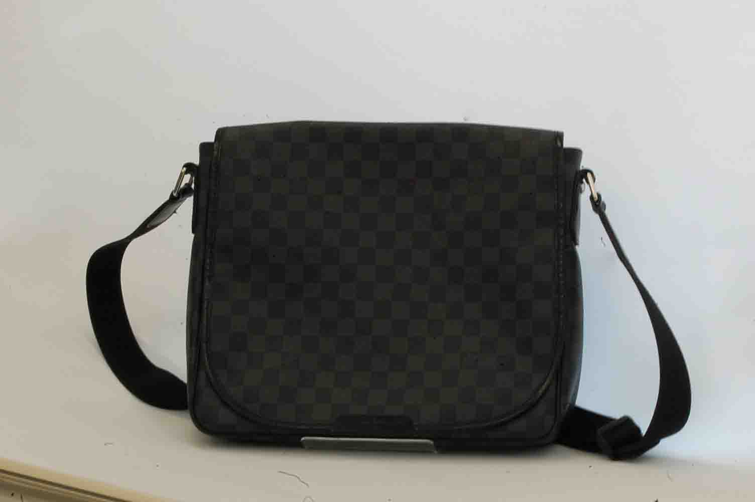 LOUIS VUITTON【ルイヴィトン】ダミエグラフィット バッグ ダニエル N68029 画像1