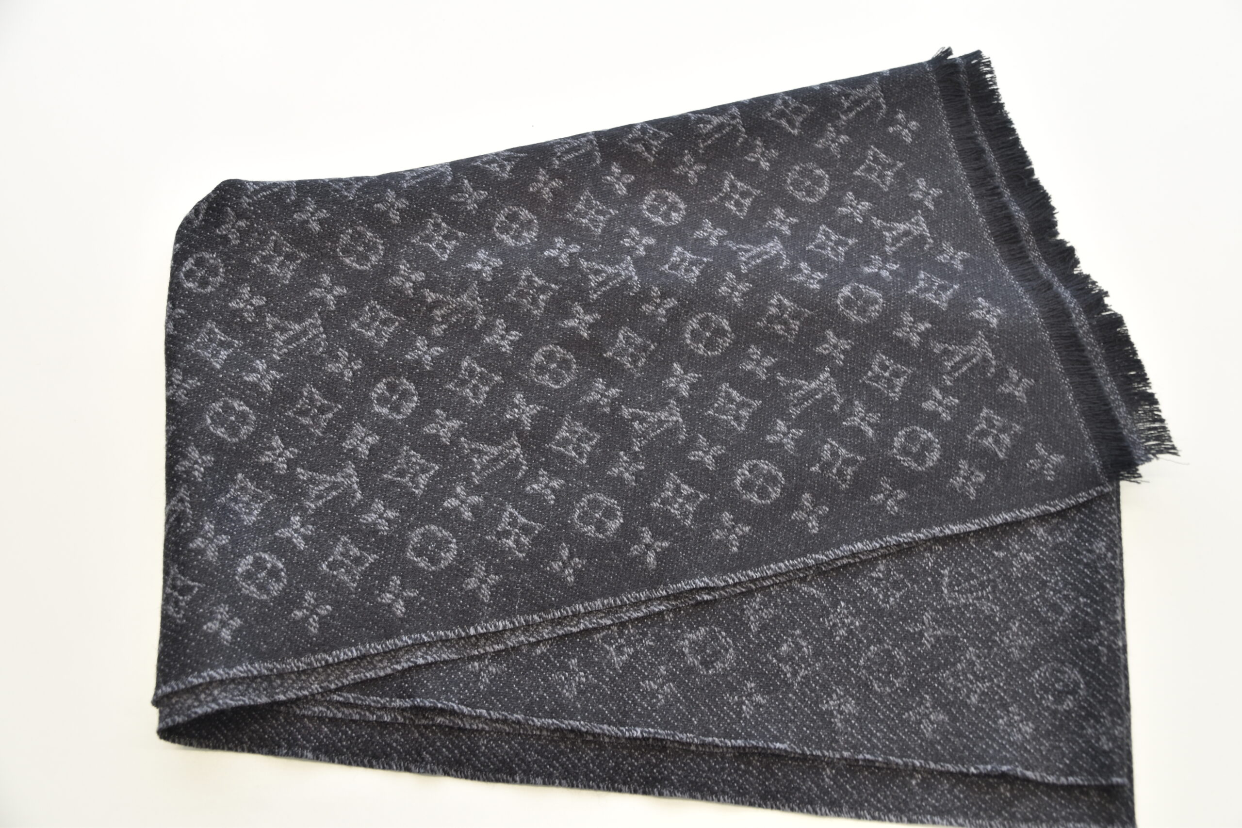 LOUIS VUITTON【ルイヴィトン】モノグラム ウール マフラー 画像1