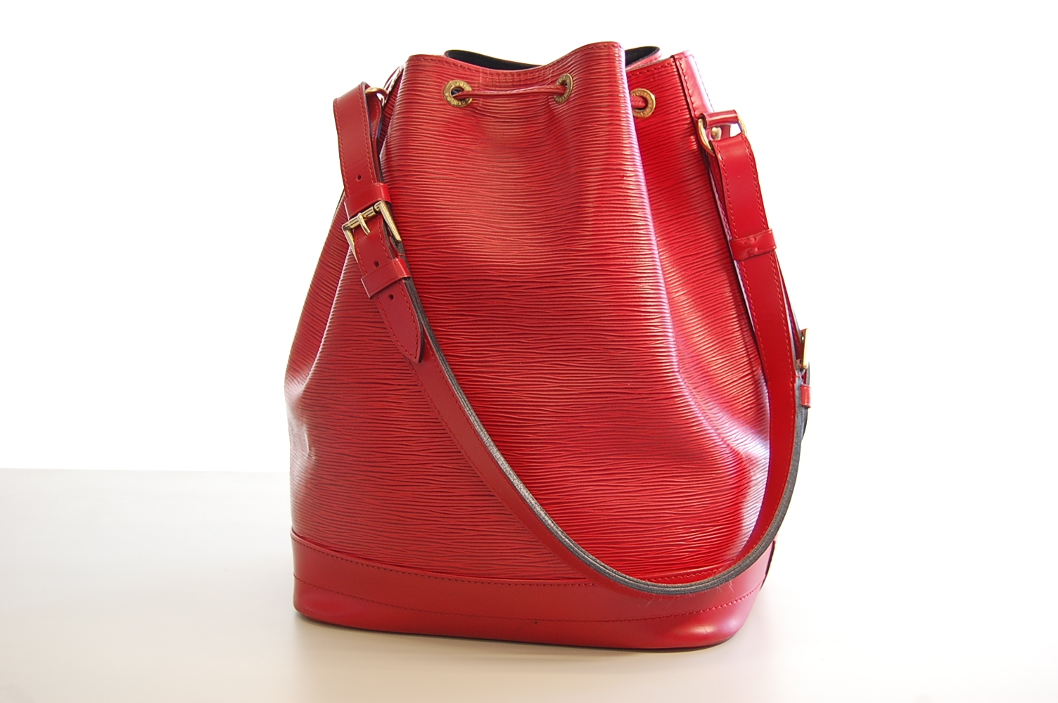 LOUIS VUITTON【ルイヴィトン】エピ ノエ M5900E 画像1