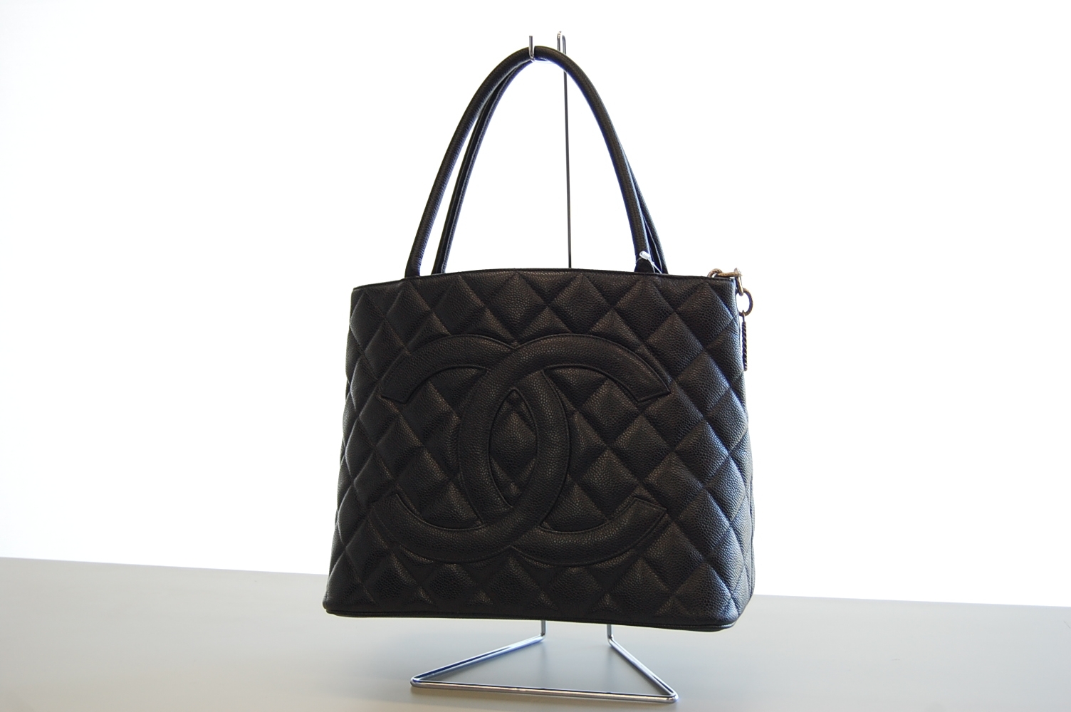 CHANEL【シャネル】キャビアスキン バッグ 復刻トート 画像1