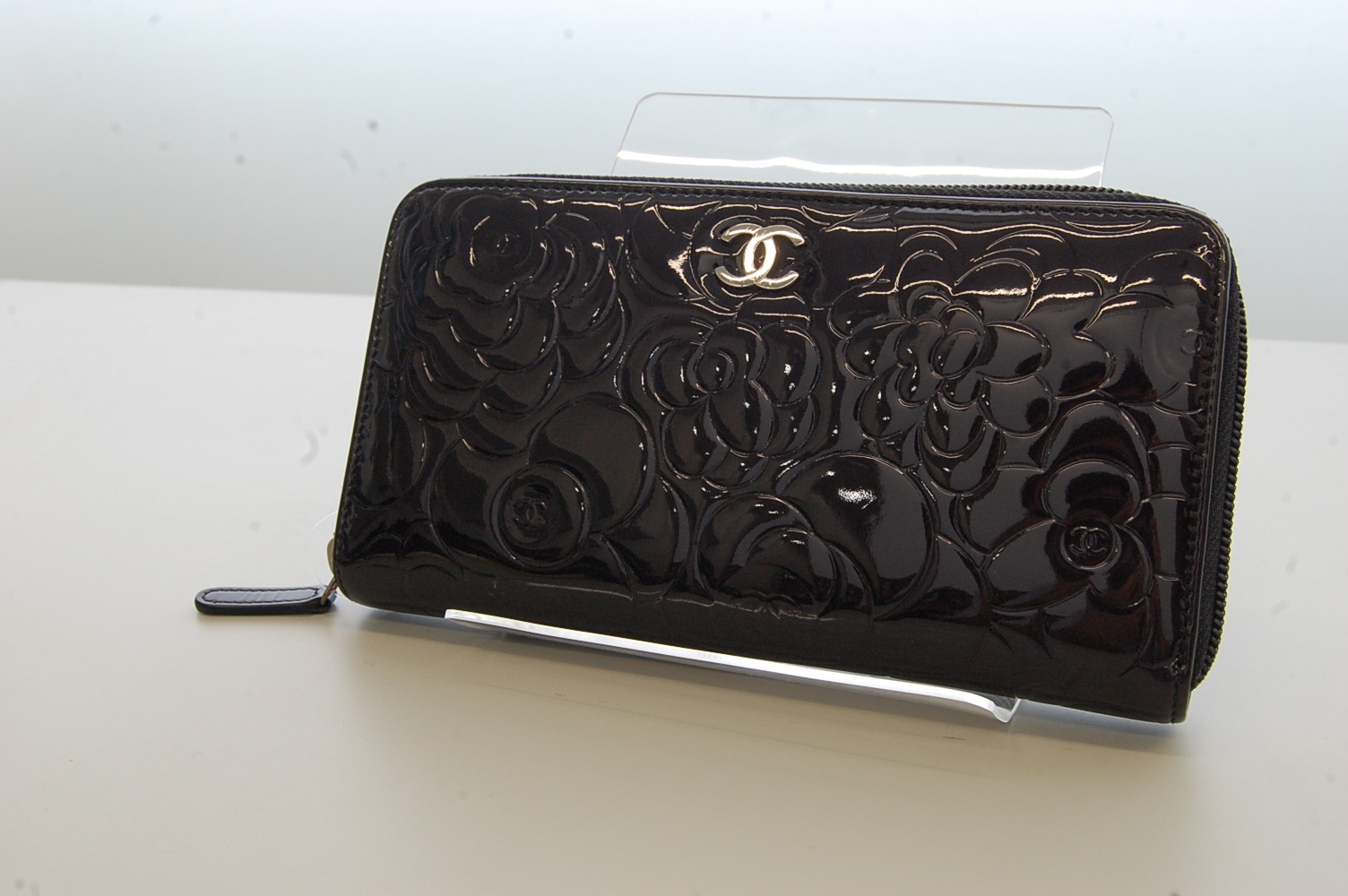 CHANEL【シャネル】エナメル カメリア 財布 画像1