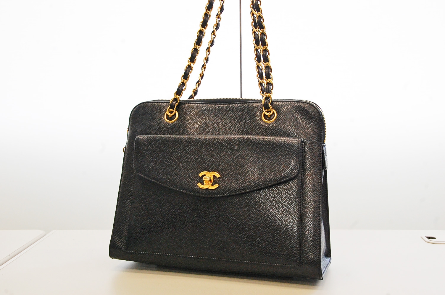 CHANEL【シャネル】キャビアスキン チェーン バッグ 画像1
