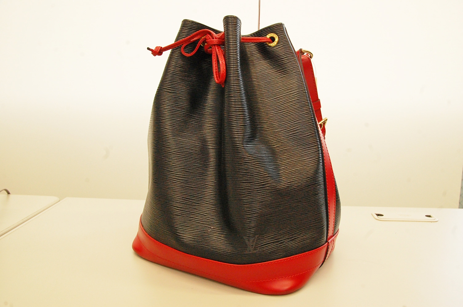 LOUIS VUITTON【ルイヴィトン】エピ ノエ M44017 画像1