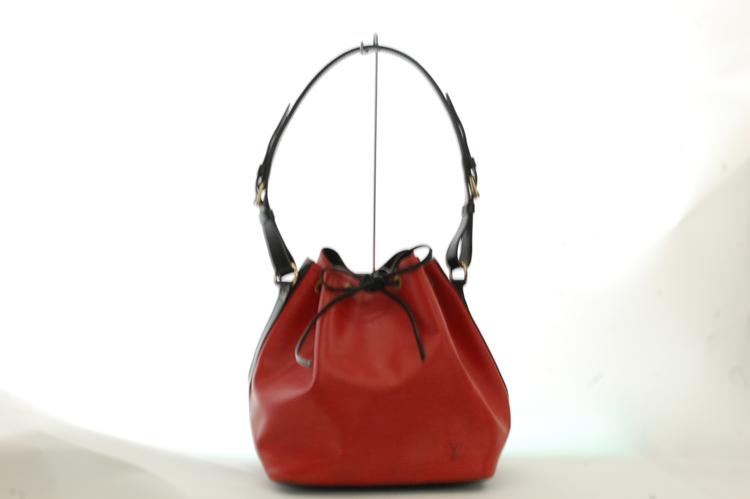 LOUIS VUITTON【ルイヴィトン】エピ プチノエ M44017 画像1
