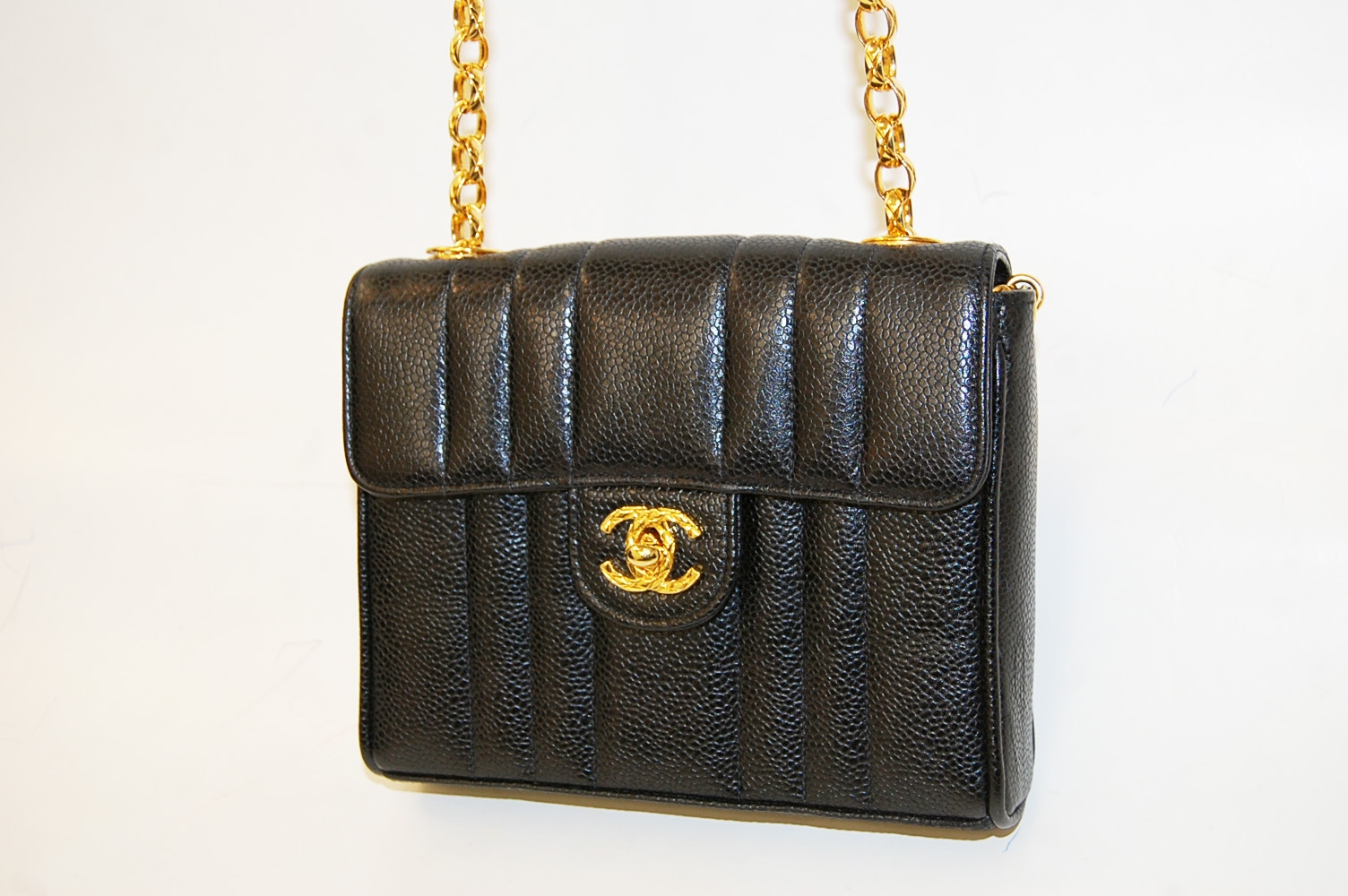 CHANEL【シャネル】キャビアスキン チェーンショルダー バッグ 画像1