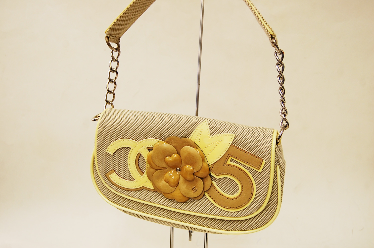 CHANEL【シャネル】キャンバス 革 カメリア ポーチ 画像1