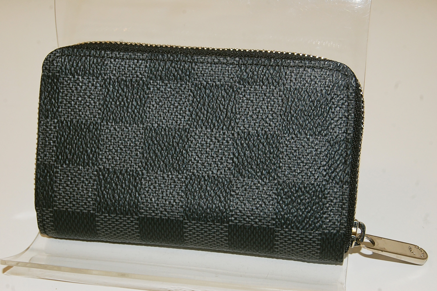 LOUIS VUITTON【ルイヴィトン】ダミエグラフィット ジッピーコインパース N63076 画像1