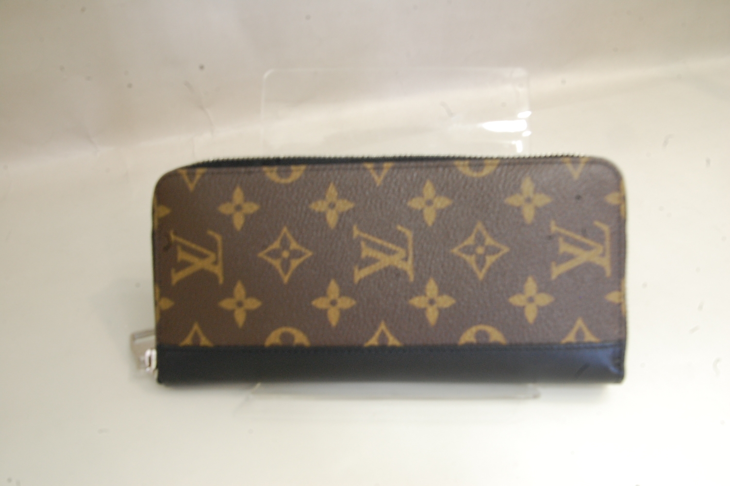 LOUIS VUITTON【ルイヴィトン】モノグラムマカサー ジッピーウォレットヴェルティカル M60109 画像1