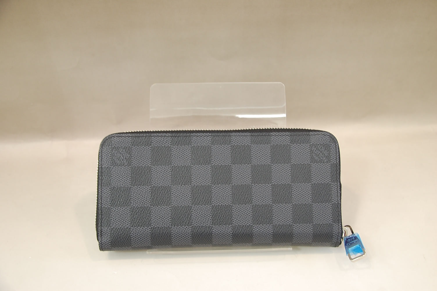 LOUIS VUITTON【ルイヴィトン】ダミエグラフィット ジッピーウォレットヴェルティカル N63095 画像1