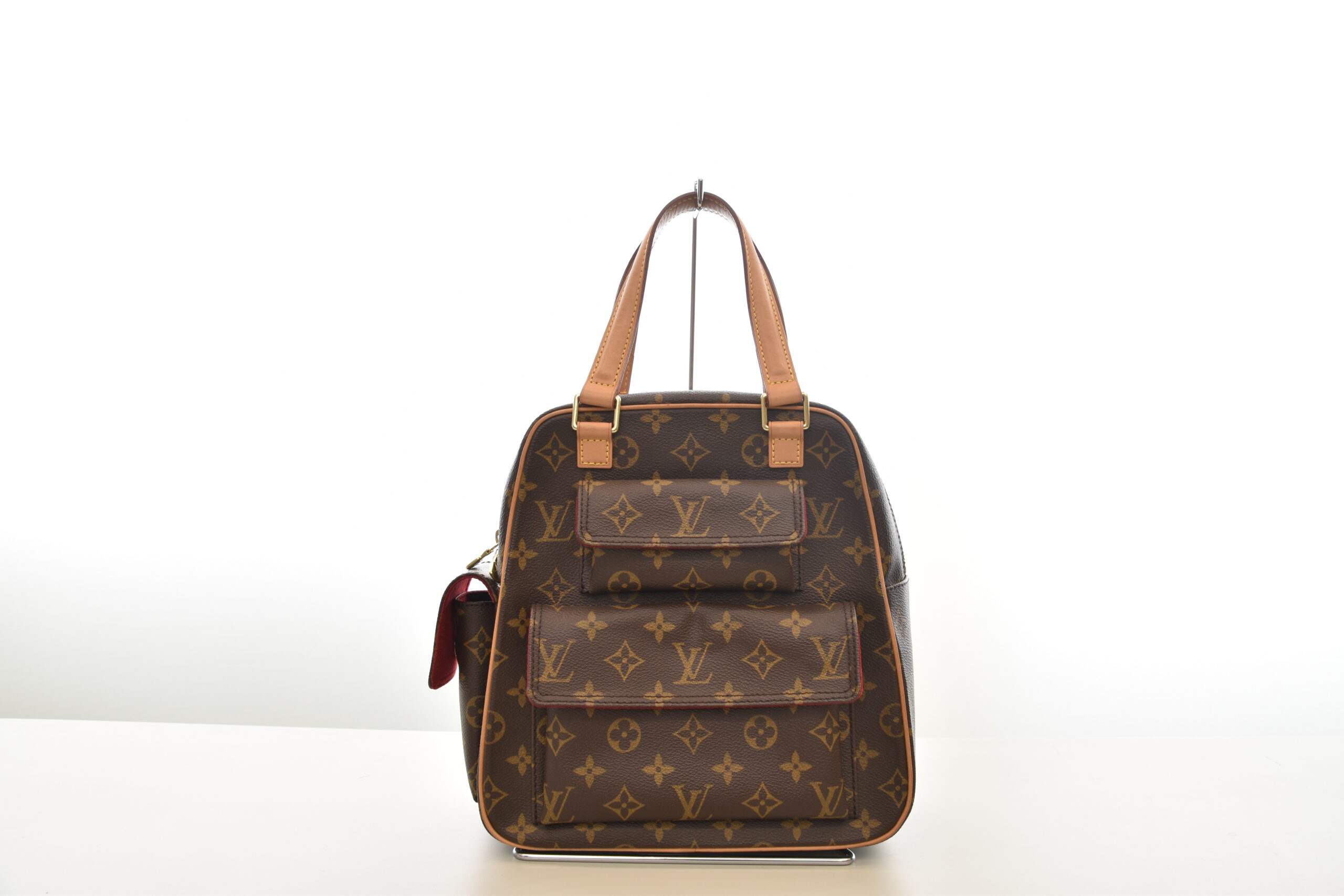 LOUISVUITTION ルイヴィトン　エクサントシリテ　本物　参考定価143，850円　 トリオ・メッセンジャー モノグラム・エクリプス｜ルイ・ヴィトン 公式