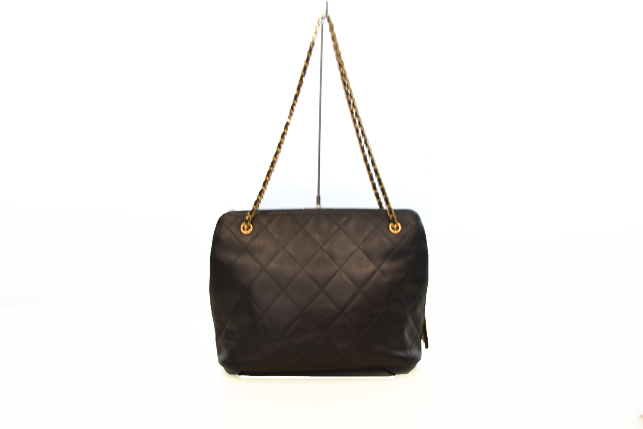 CHANEL【シャネル】キャビアスキン マトラッセ チェーン バッグ 画像1