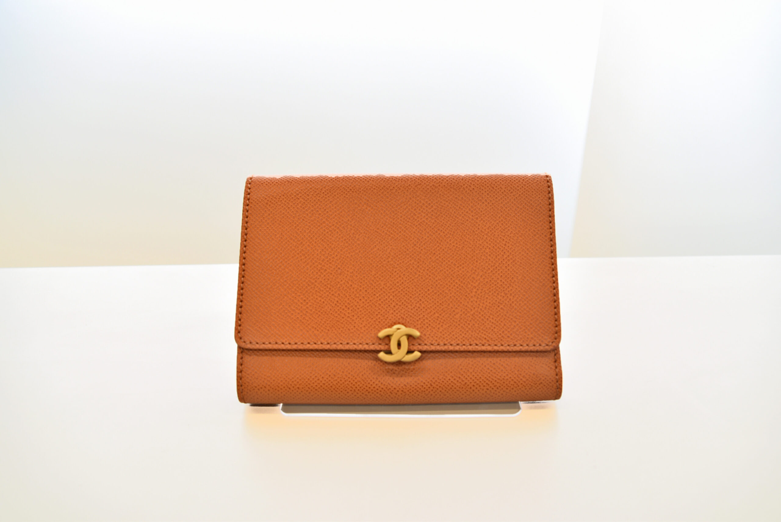 CHANEL【シャネル】型押し 財布 画像1