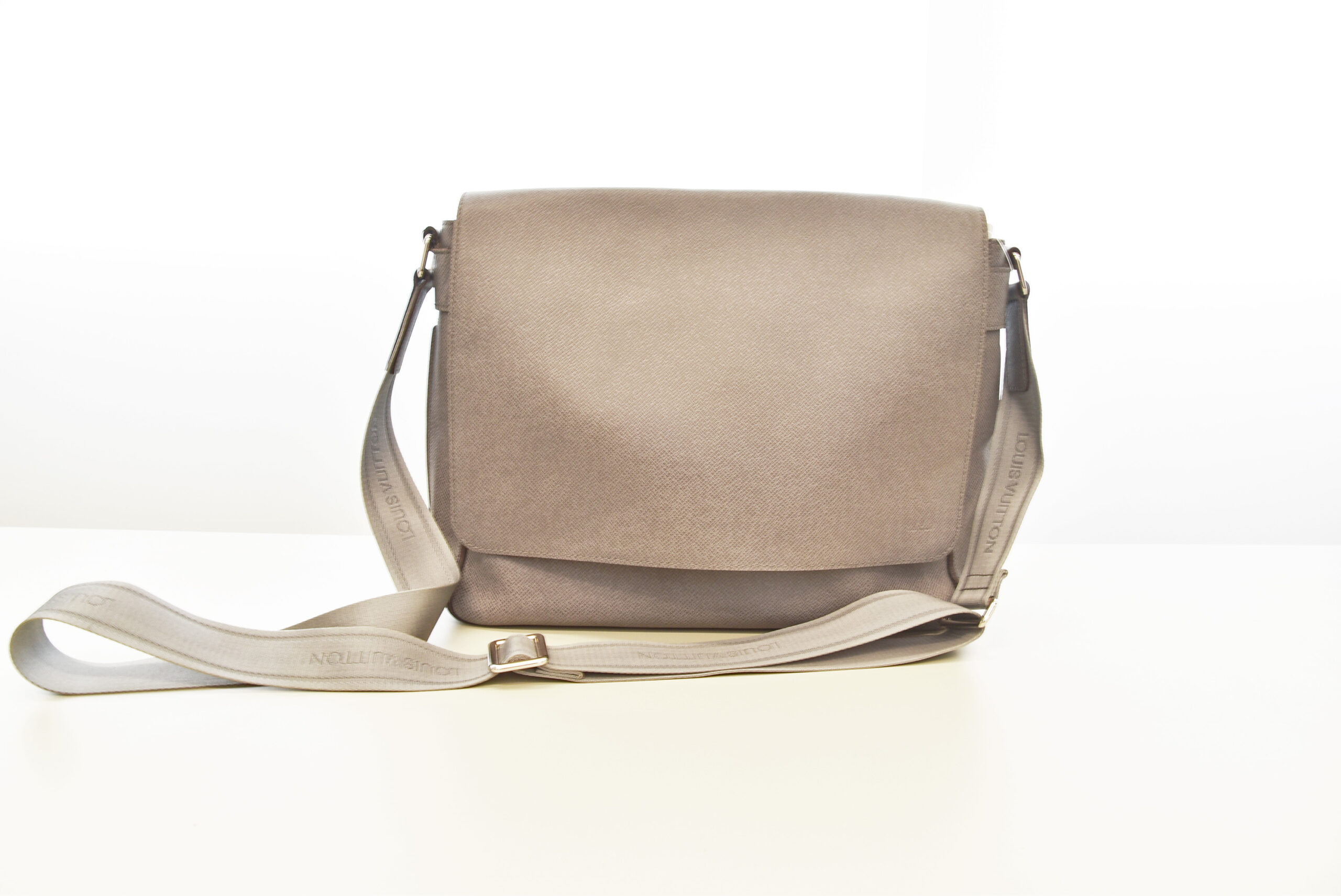 LOUIS VUITTON【ルイヴィトン】タイガ ロマンMM M32623 画像1