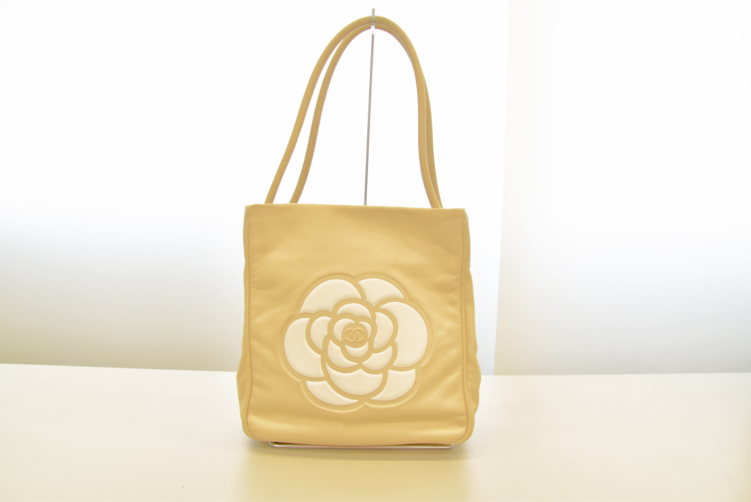 CHANEL【シャネル】カメリア ハンドバッグ 画像1