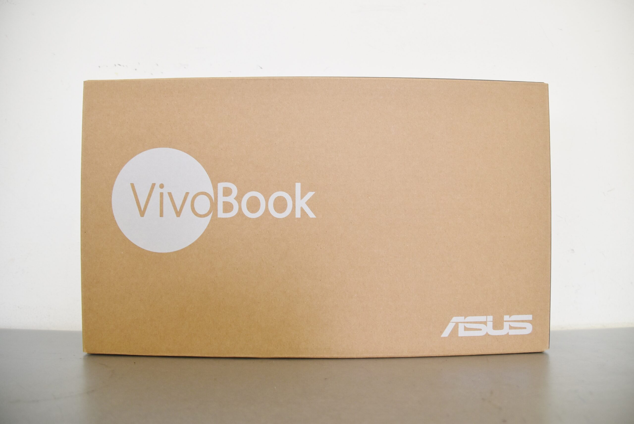ASUS ノートパソコン 画像1
