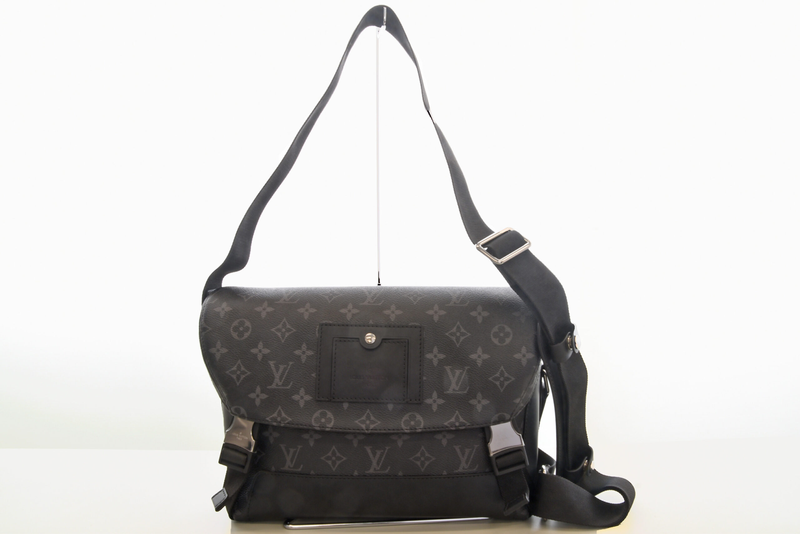 LOUIS VUITTON【ルイヴィトン】モノグラムエクリプス メッセンジャーヴォワヤージュPM M40511 画像1