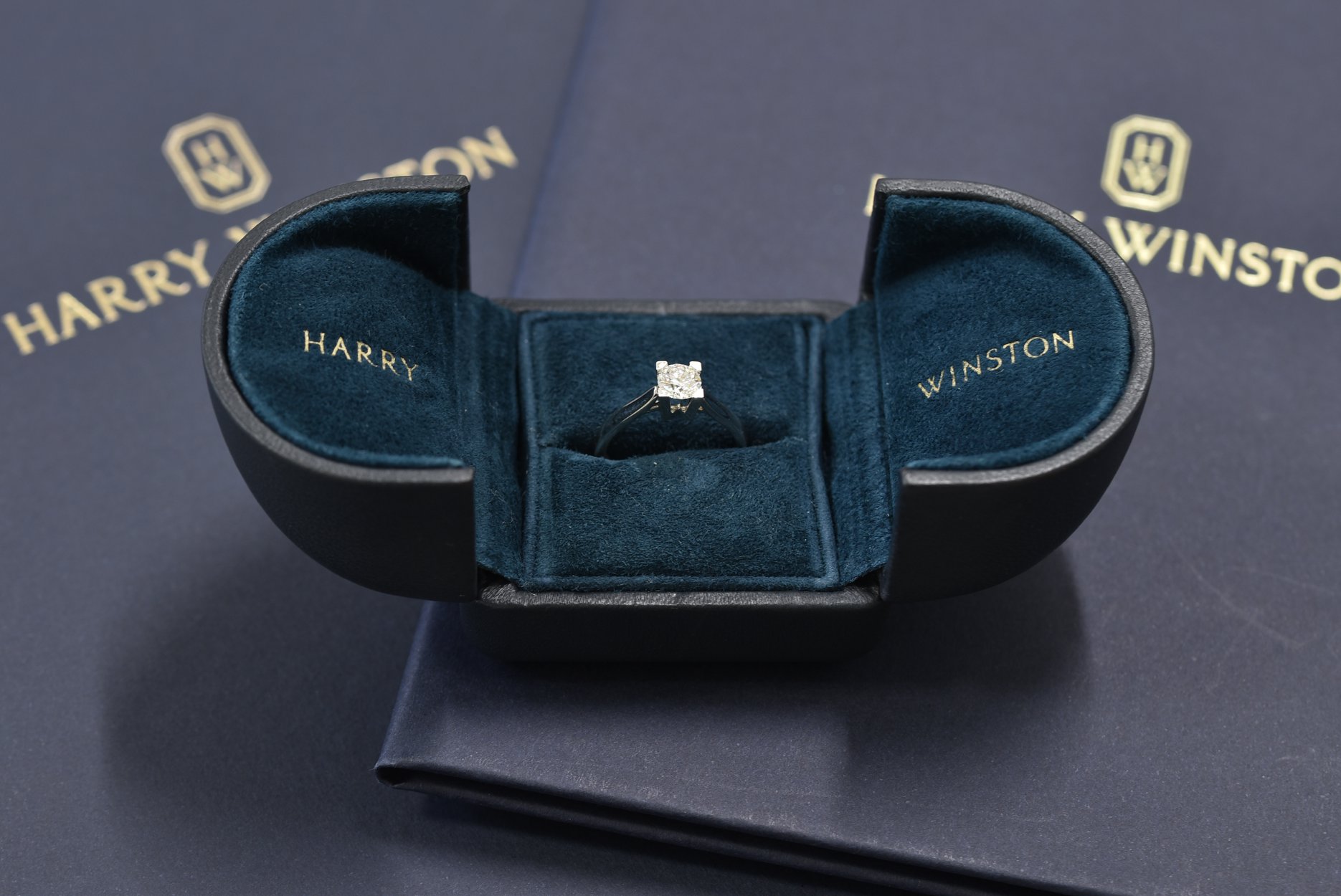 ハリーウィンストン 立爪指輪 画像1