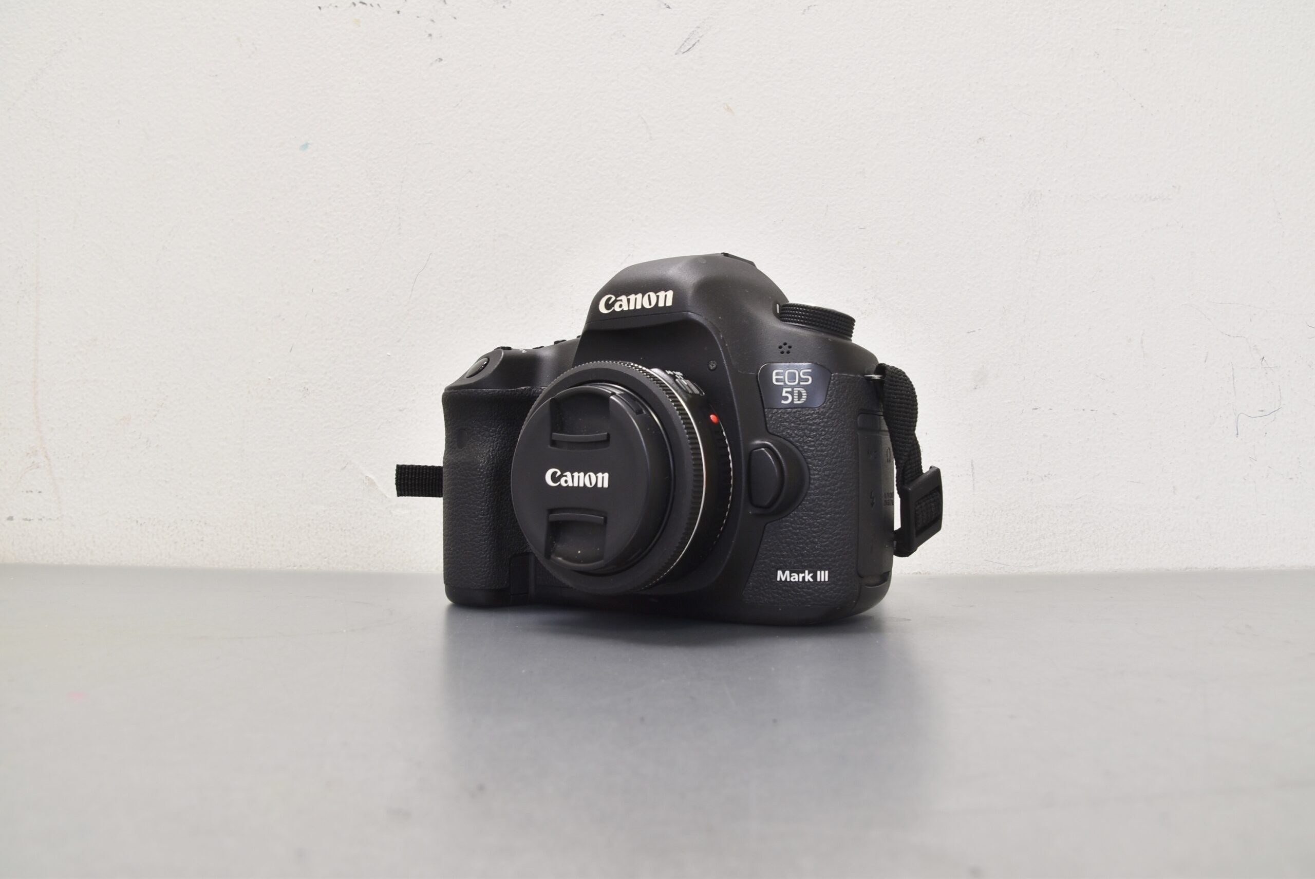 Canon EOS デジタル一眼レフカメラ 画像1