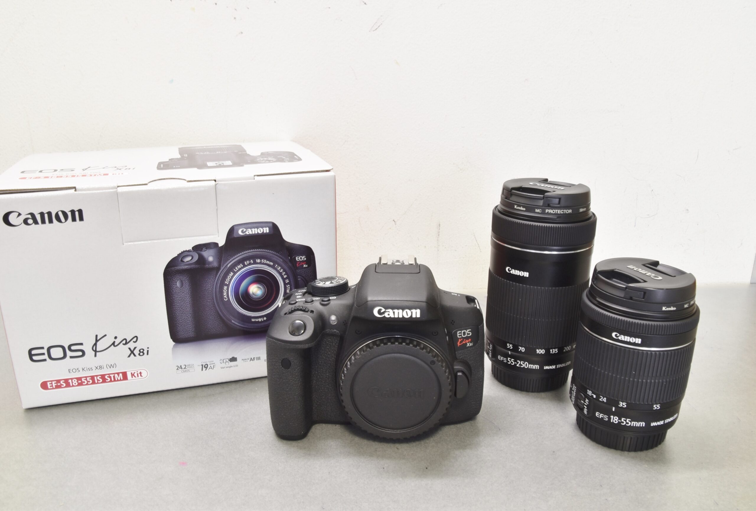 Canon EOS Kiss X8i ダブルズームキット 画像1