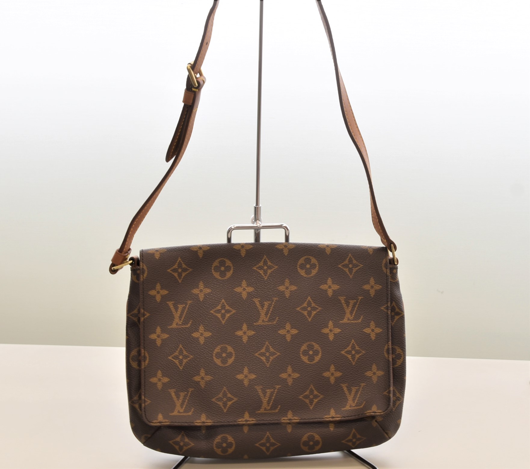 LOUIS VUITTON【ルイヴィトン】モノグラム ミュゼットタンゴ ショート M51257 画像1