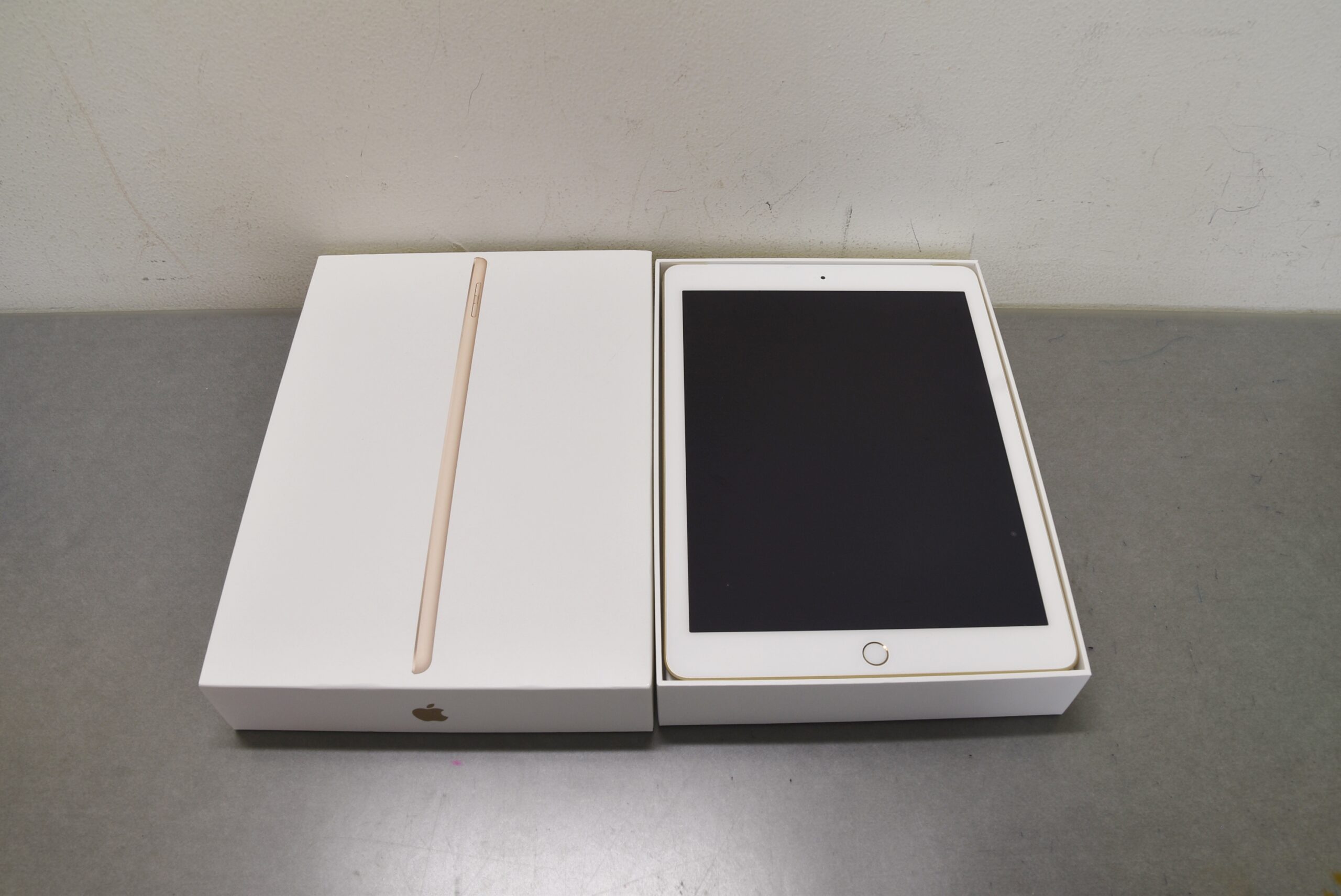 SoftBank iPad(第5世代) Wi-Fi + Cellular 128GB 画像1