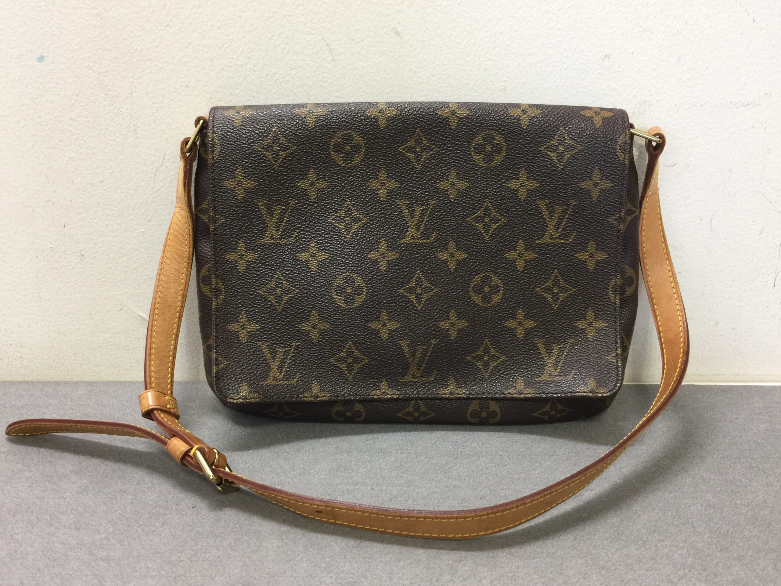 LOUIS VUITTON【ルイヴィトン】モノグラム ミュゼットタンゴ ショート M51388 画像1