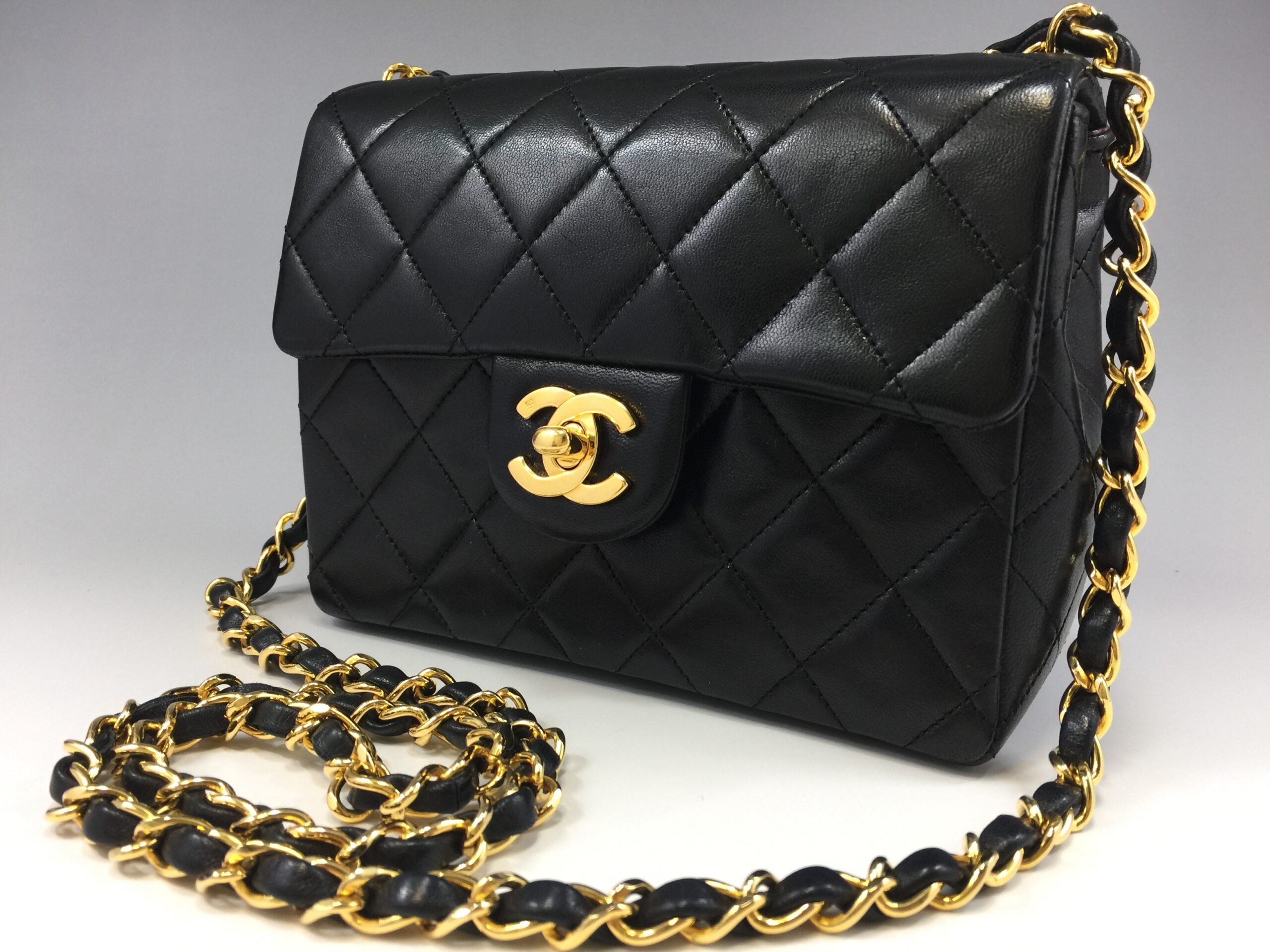 CHANEL【シャネル】ミニ マトラッセ チェーン バッグ 画像1
