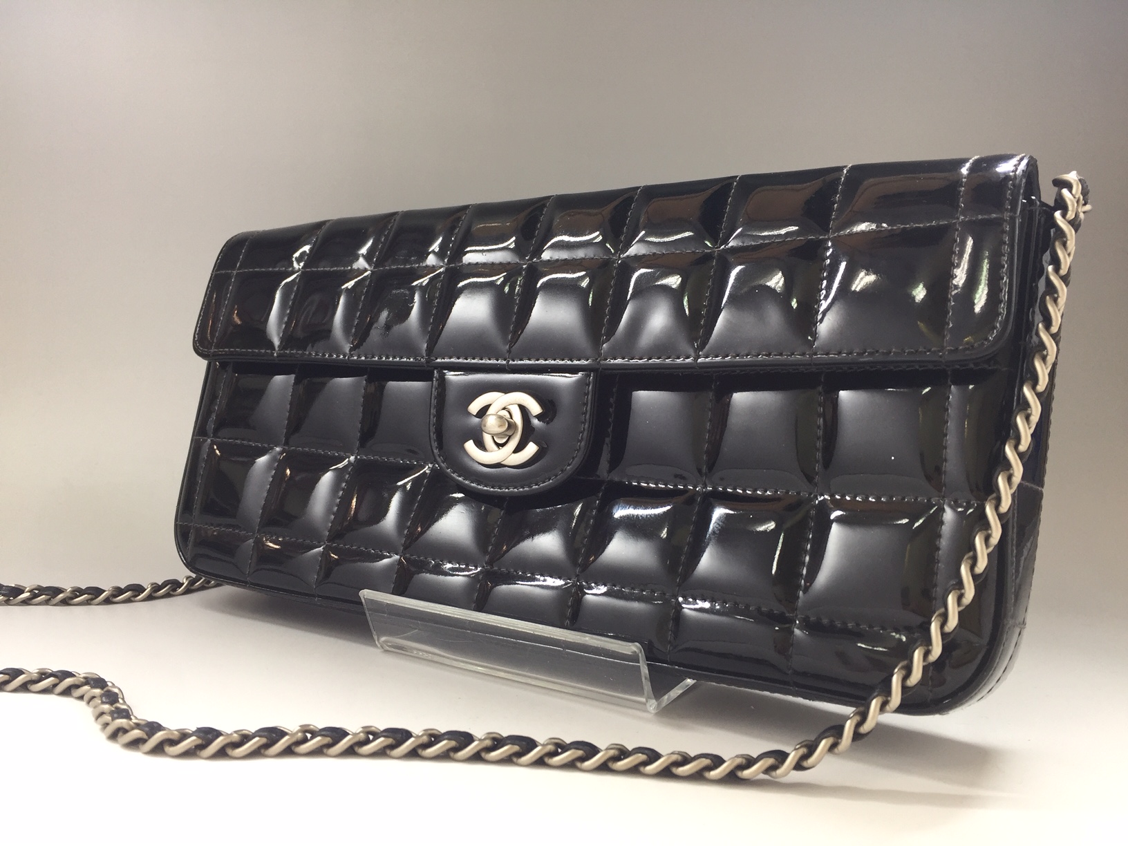CHANEL【シャネル】エナメル チョコバー バッグ チェーン 画像1