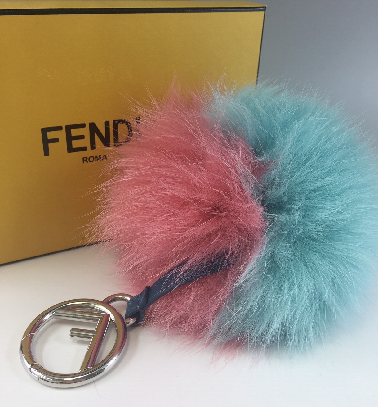 FENDI【フェンディ】ファー バッグチャーム 画像1