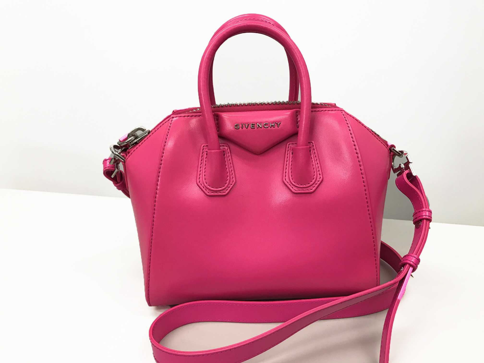 GIVENCHY【ジバンシィ】革 アンディゴナミニ 2WAY バッグ 画像1