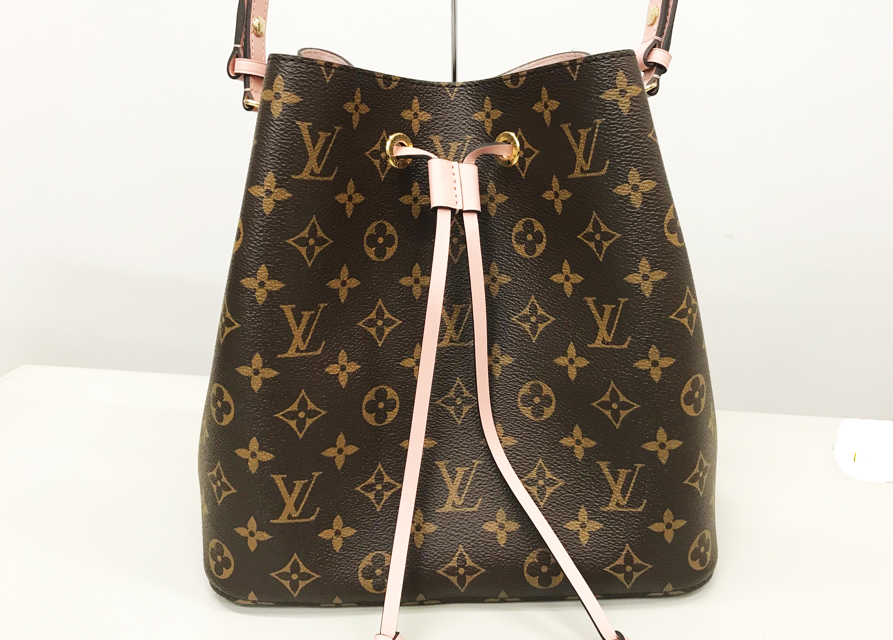LOUIS VUITTON【ルイヴィトン】モノグラム ネオノエ M44022 画像1