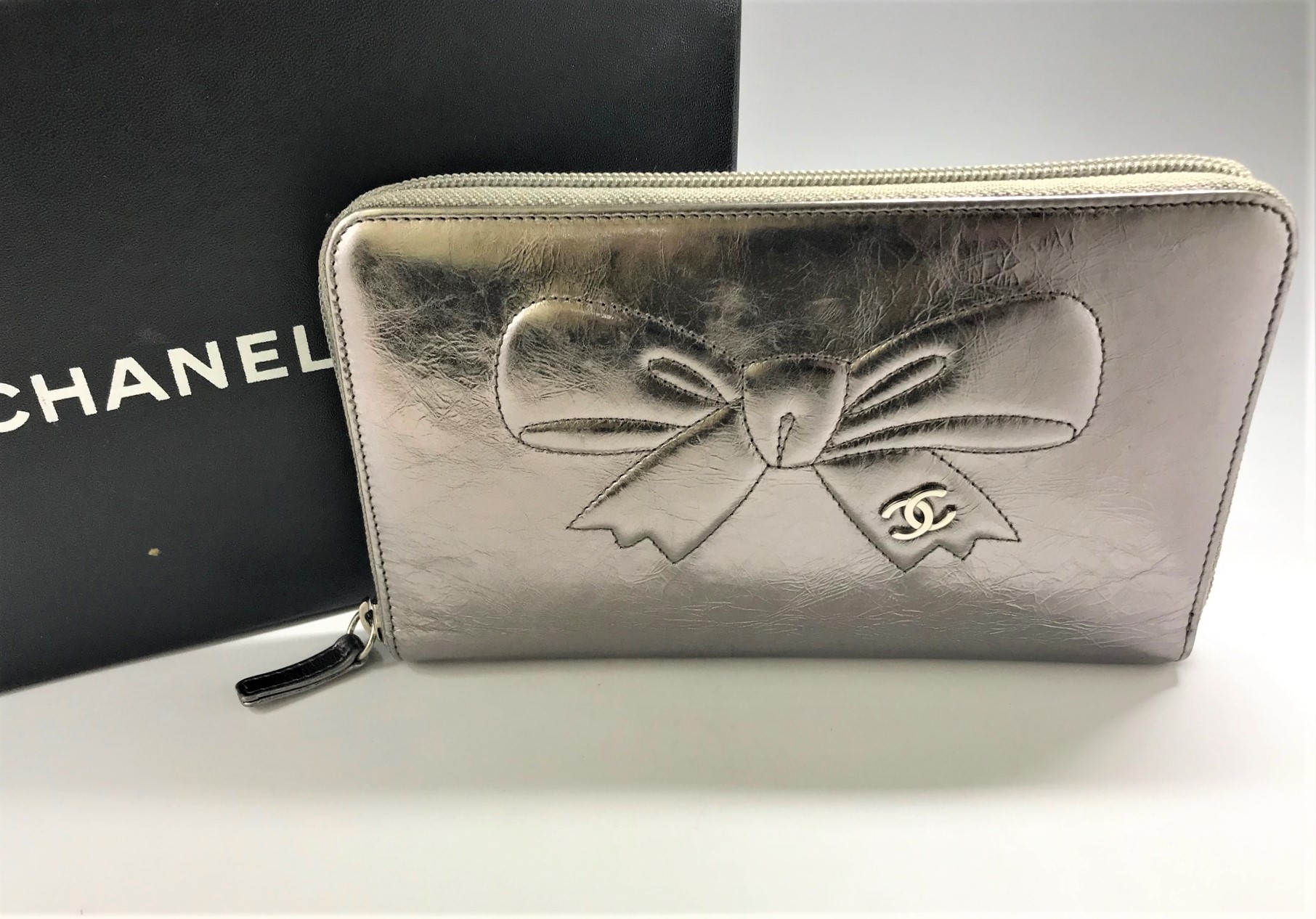 CHANEL【シャネル】メタリック 財布 画像1