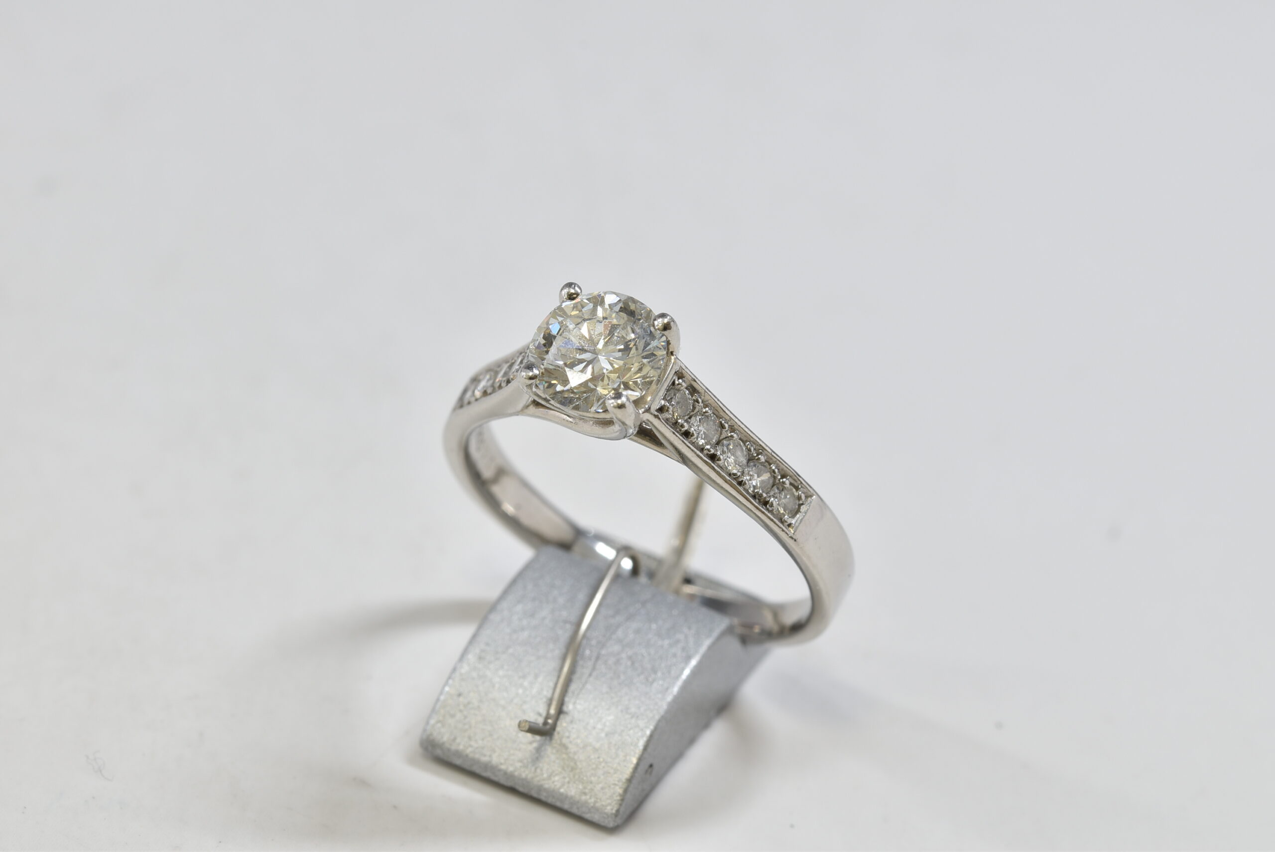 Pt900 プラチナ ダイヤモンド 立爪指輪 画像1