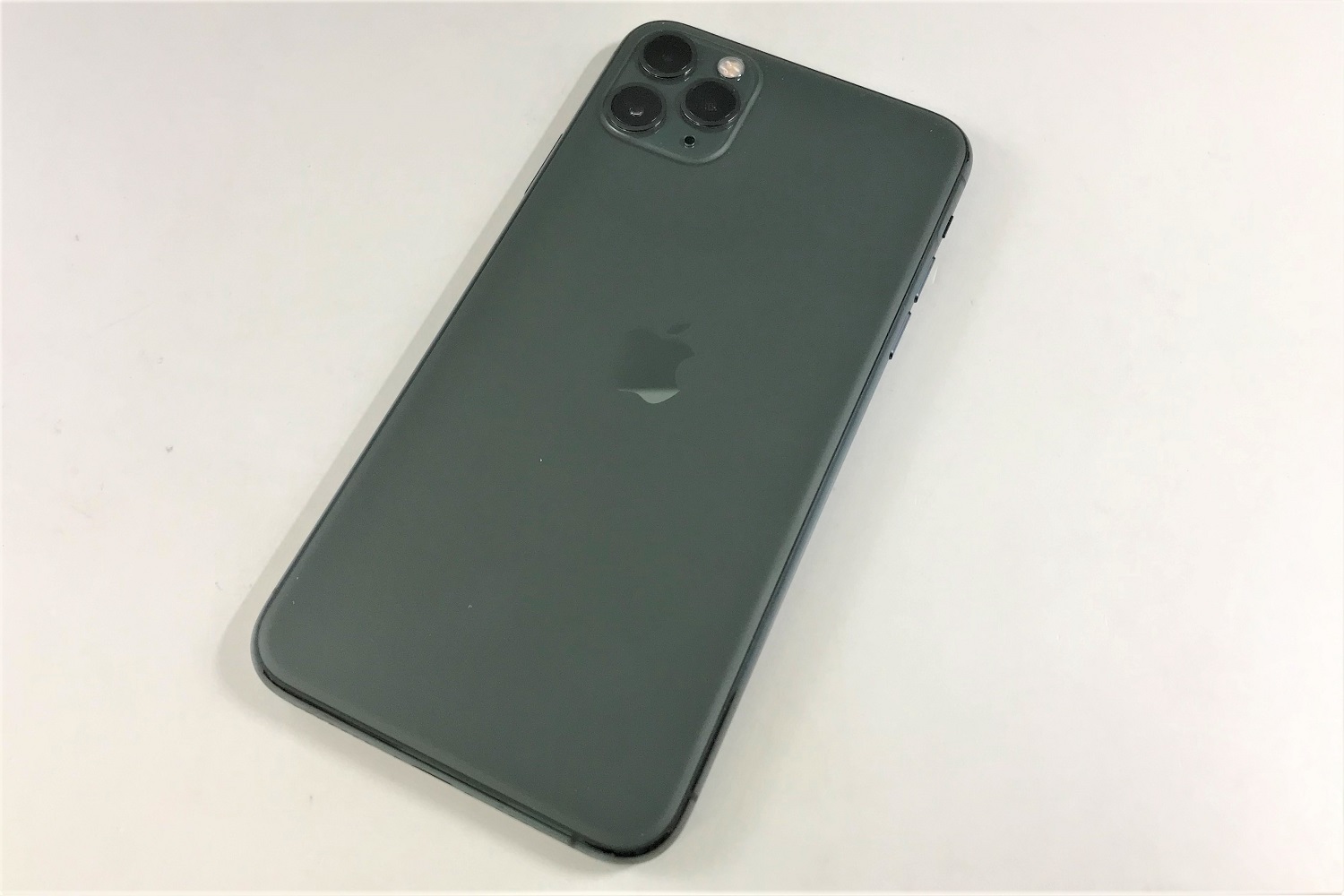 au iphone11ProMAX 画像1