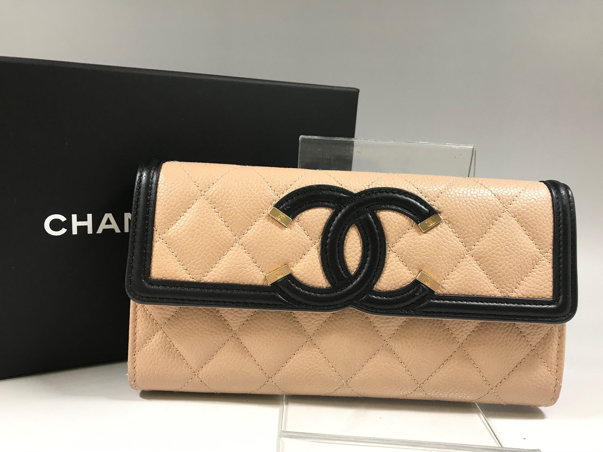 CHANEL【シャネル】キャビアスキン マトラッセ 財布 画像1
