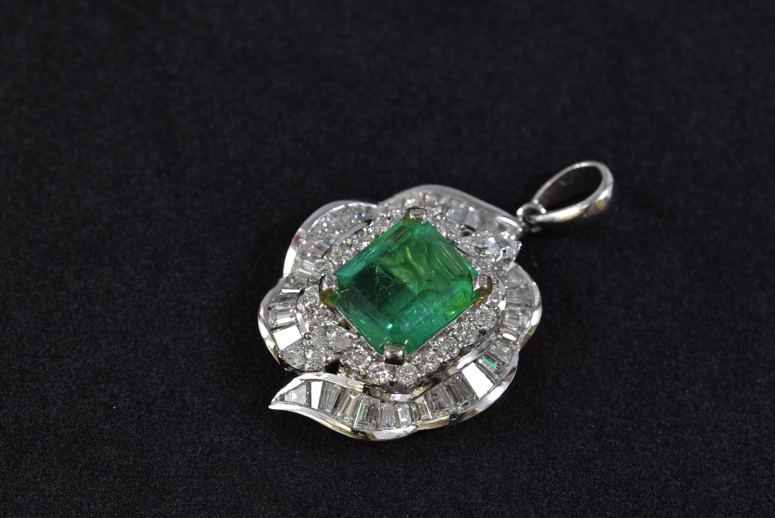 Pt900 プラチナ900 エメラルド ダイヤモンド ペンダントトップ 画像1