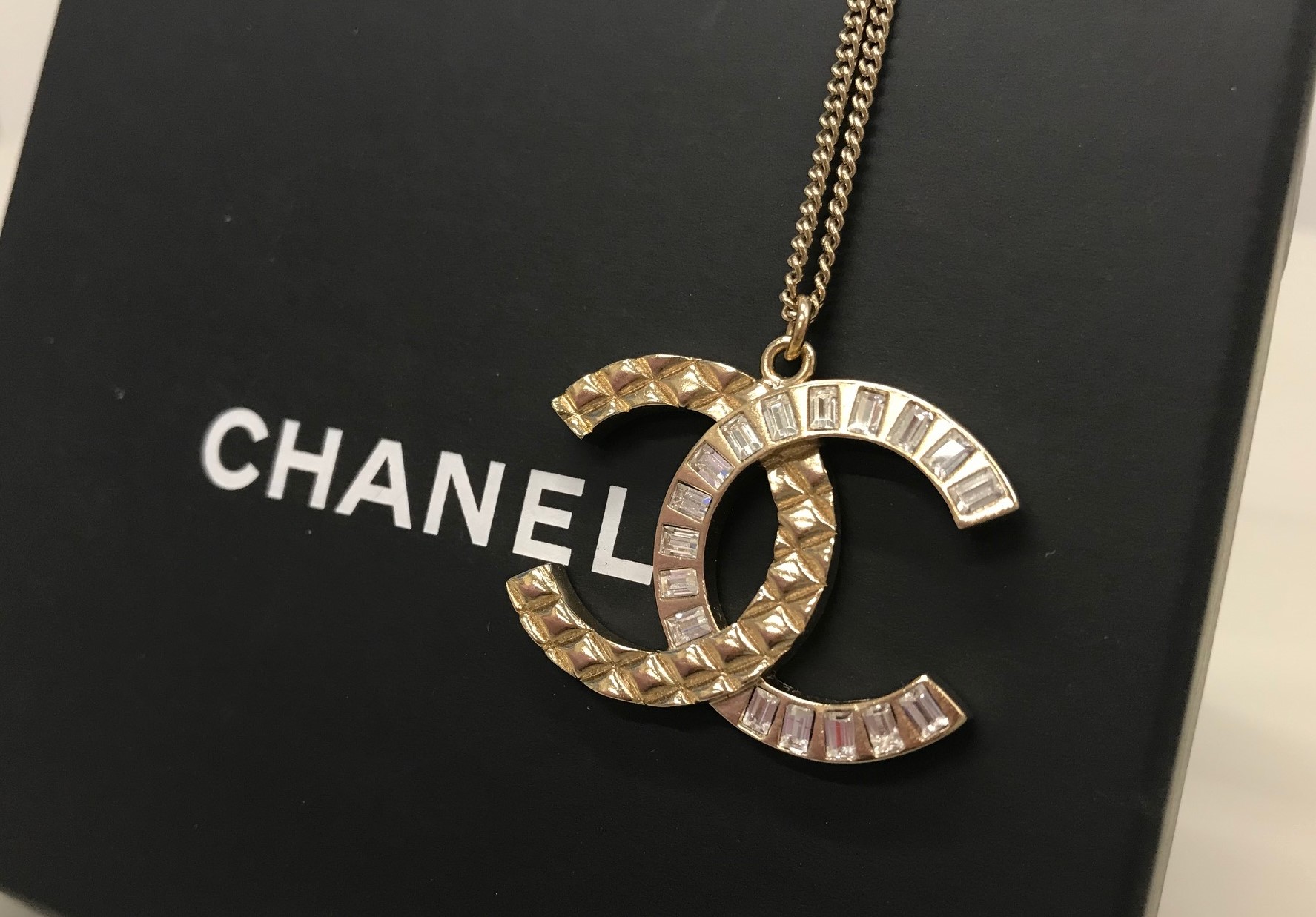 CHANEL【シャネル】 ロゴ ネックレス ストーン 画像1