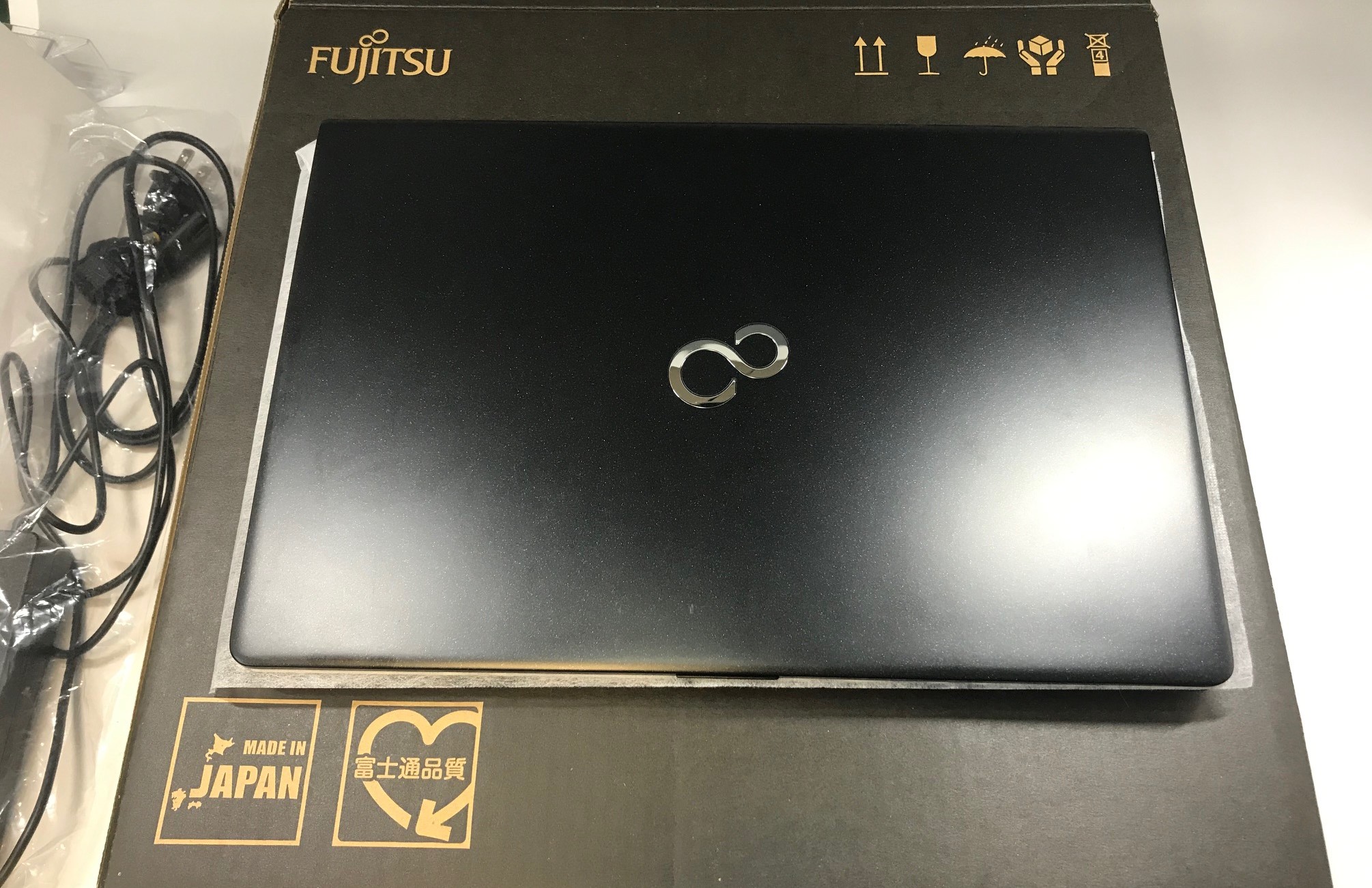FUJITSU【富士通】ノートパソコン SH90/B1 画像1
