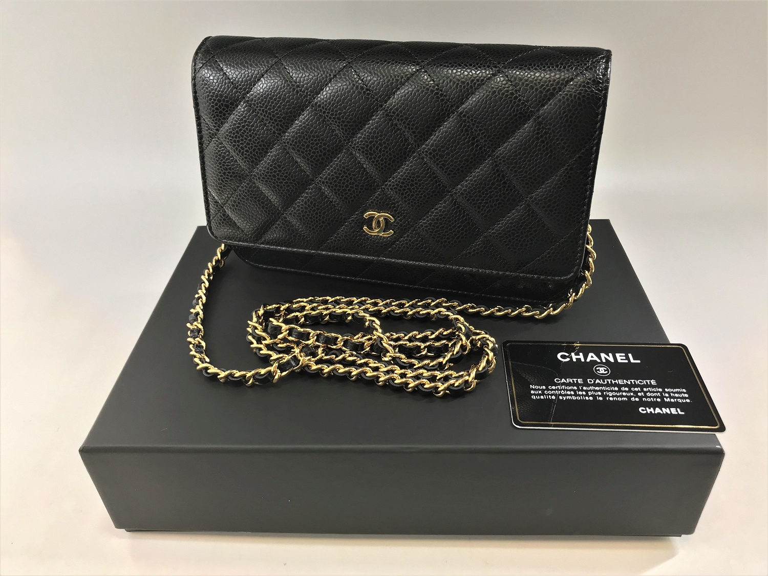 CHANEL【シャネル】キャビアスキン チェーンウォレット 画像1