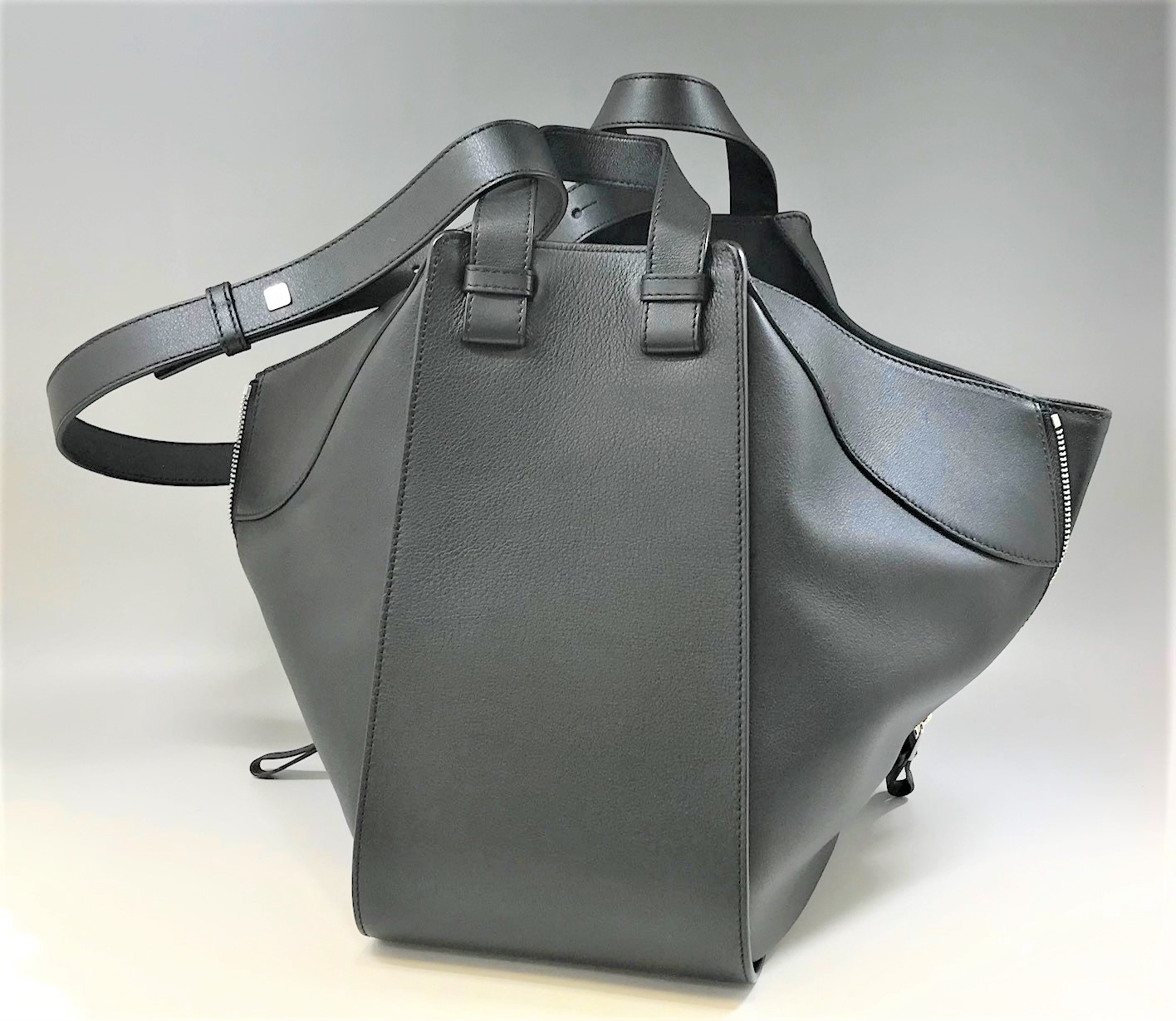 LOEWE 【ロエベ】革 ハンモック ミディアム ショルダーバッグ 画像1