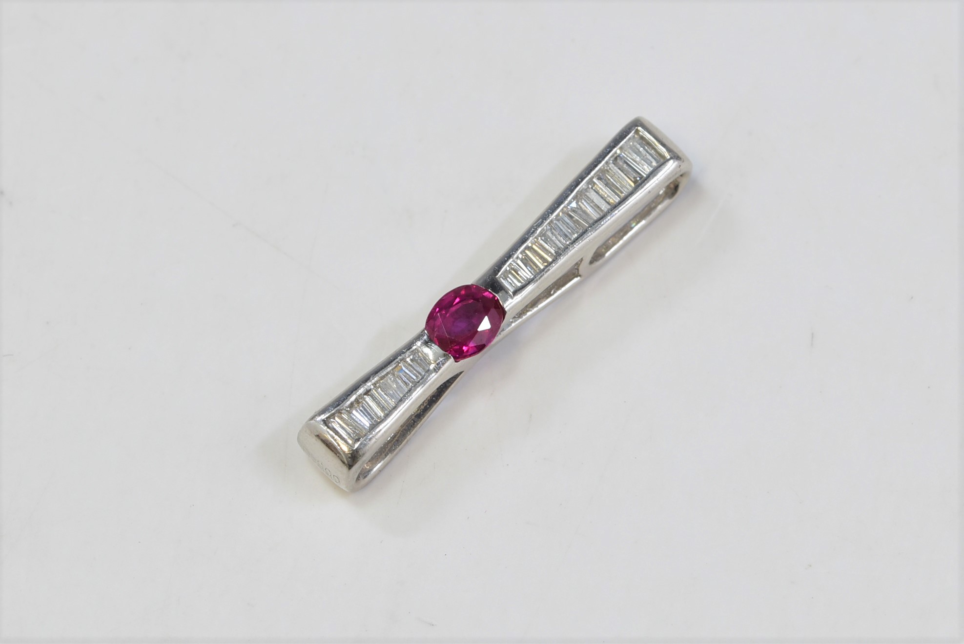 Pt900 プラチナ ルビー ダイヤモンド ペンダントトップ チャーム 画像1