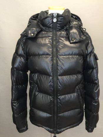 MONCLER ダウンジャケット 画像1