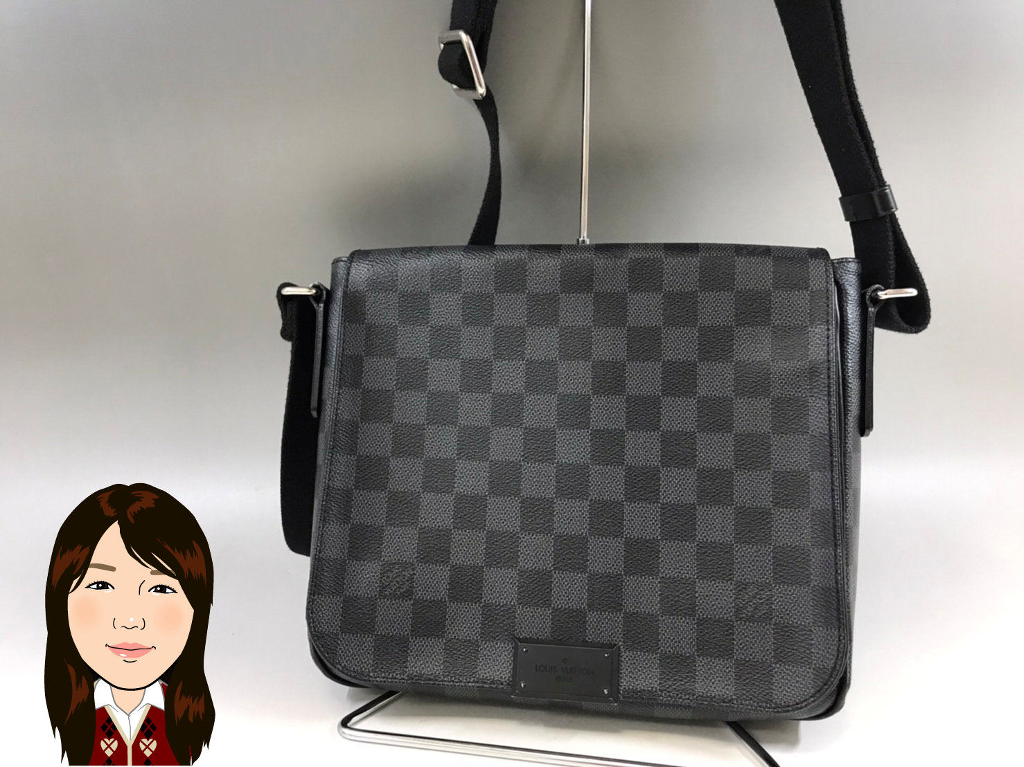 LOUIS VUITTON 【ルイヴィトン】 ダミエ・グラフィット ディストリクトPM ショルダーバッグ 画像1
